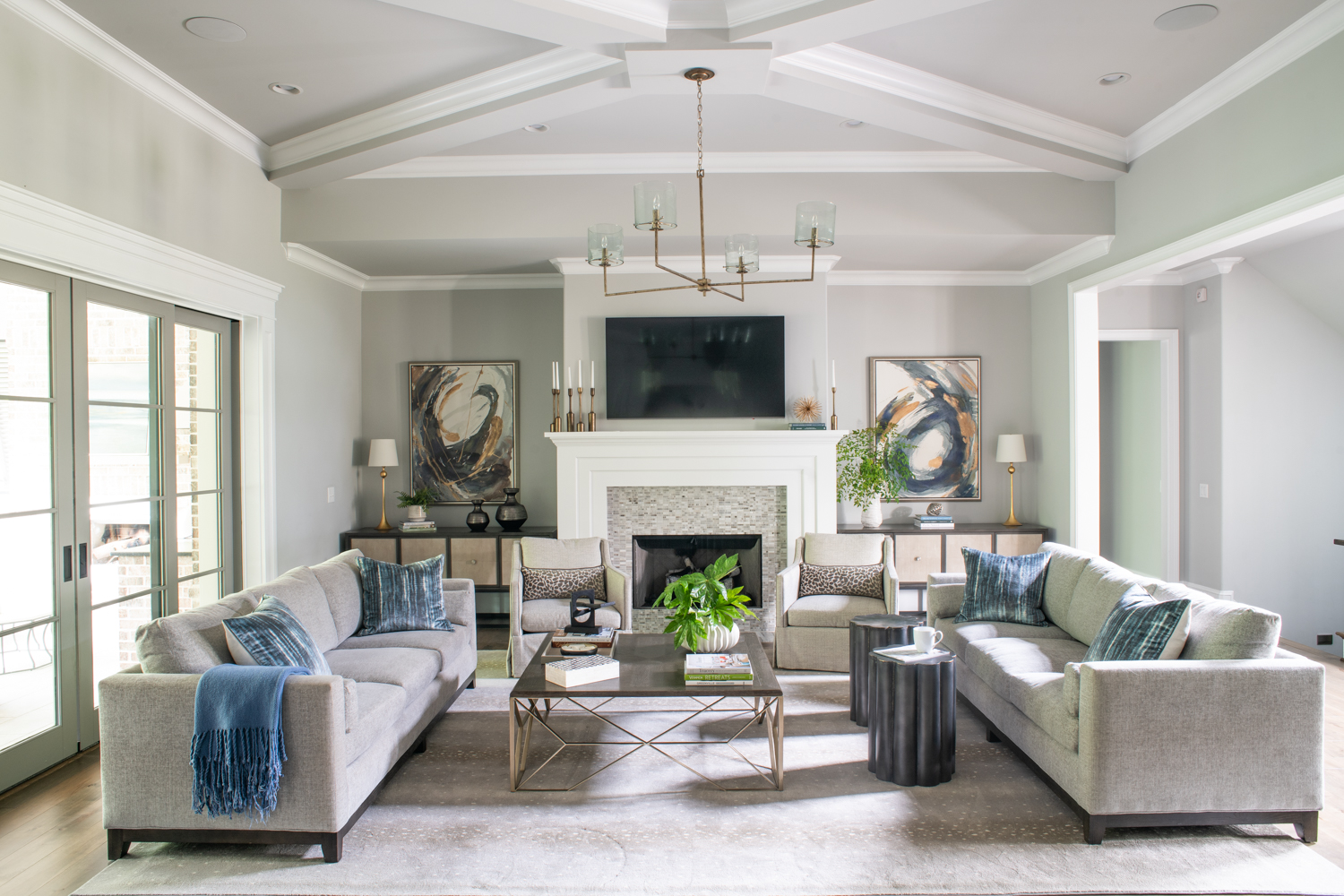 family living room, coiffured ceiling, performance fabrics, design with balance